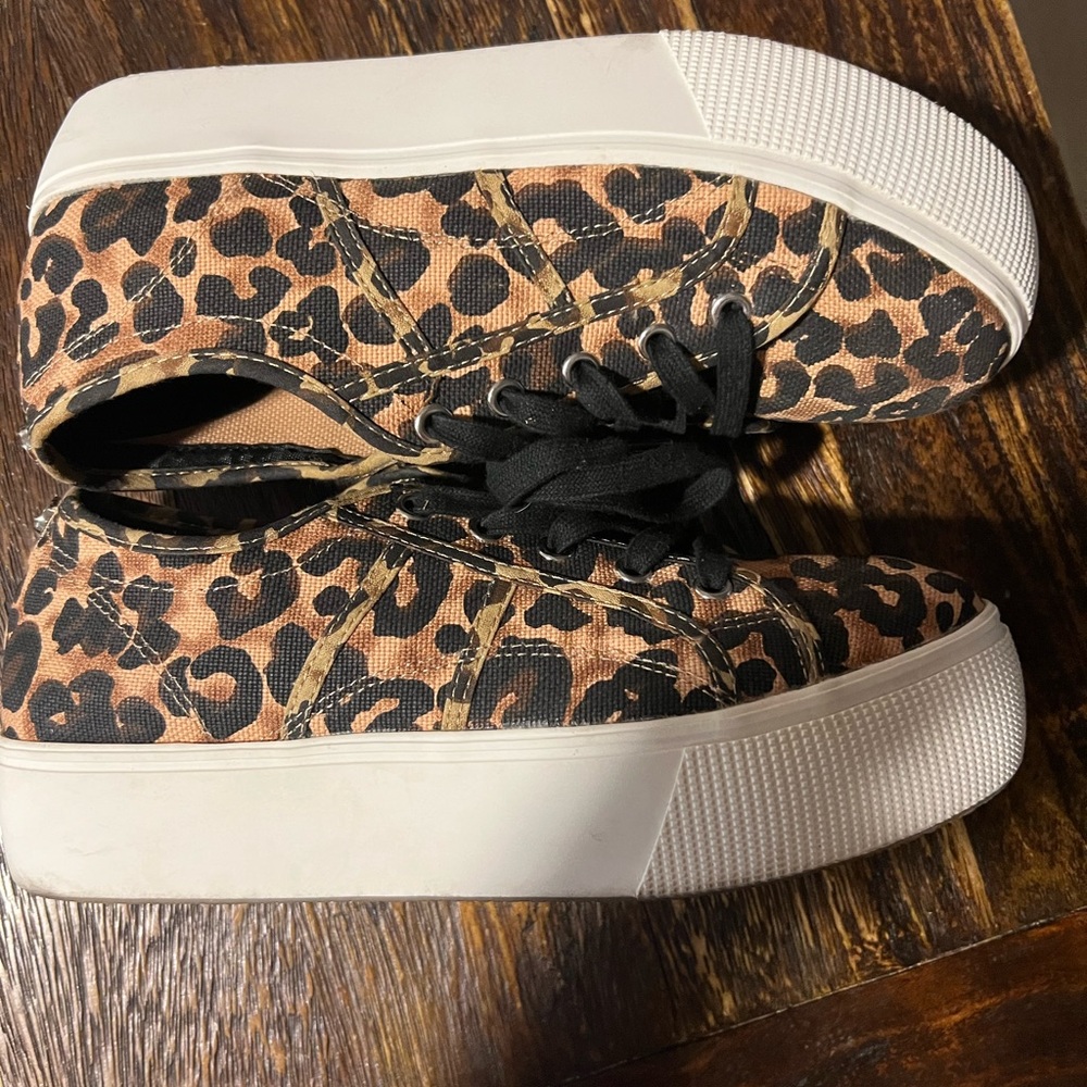 Steve Madden leopard print shoes size 9